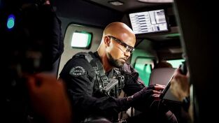 S.W.A.T.: Los Hombres de Harrelson. T(T2). S.W.A.T.: Los... (T2): Ep.1 La ciudad tiembla
