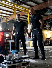 Imagen de S.W.A.T.: Los... (T3): Ep.12 Poli bueno - 1