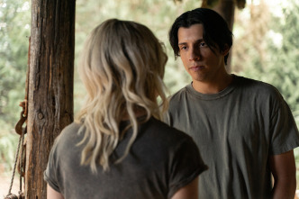 Imagen de Yellowjackets (T1): Ep.8 El vuelo del abejorro - 8