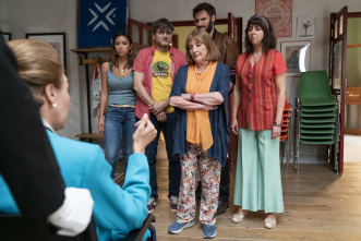 Imagen de Deudas (T1): Ep.10 Mala hierba - 6