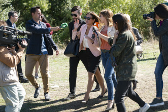 Imagen de Deudas (T1): Ep.13 El segundo entierro de Don Emilio - 3