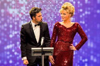 Mi gran noche, Raphael, Mario Casas, Pepón Nieto, Blanca Suárez, Luis Callejo, Santiago Segura, Carlos Areces, Enrique Villén, Jaime Ordóñez, Tomás Pozzi, Terele Pávez , Carolina Bang, Ana Polvorosa, Luis Fernández, Antonio Velázquez, Carmen Ruiz, Marta Castellote, Marta Guerras, Ignatius Farray, Toni Acosta, Hugo Silva, Carmen Machi, comedia, gamerra, noche vieja