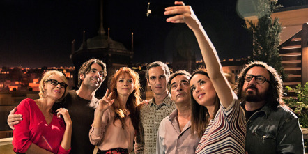 Perfectos desconocidos: Selfie de grupo