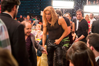 Mi gran noche, Raphael, Mario Casas, Pepón Nieto, Blanca Suárez, Luis Callejo, Santiago Segura, Carlos Areces, Enrique Villén, Jaime Ordóñez, Tomás Pozzi, Terele Pávez , Carolina Bang, Ana Polvorosa, Luis Fernández, Antonio Velázquez, Carmen Ruiz, Marta Castellote, Marta Guerras, Ignatius Farray, Toni Acosta, Hugo Silva, Carmen Machi, comedia, gamerra, noche vieja