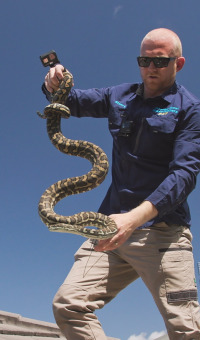 Australia: cazadores de serpientes. T1.  Episodio 13: Identidad equivocada