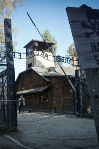 Auschwitz en 33 objetos. T1. Episodio 1