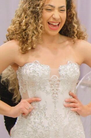 ¡Sí, quiero ese vestido!. T(T19). ¡Sí, quiero ese... (T19): Ella me golpeó con el muslo
