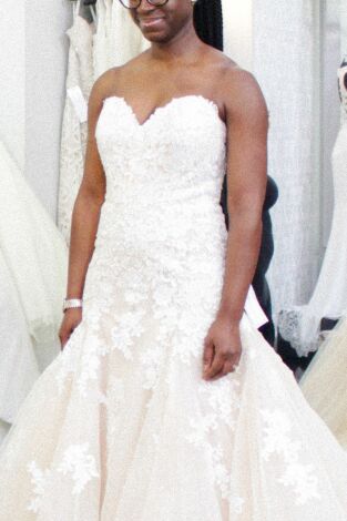 ¡Sí, quiero ese vestido! UK. T(T4). ¡Sí, quiero ese... (T4): Un séquito muy obstinado