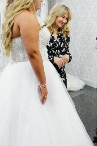 ¡Sí, quiero ese vestido! UK. T(T4). ¡Sí, quiero ese... (T4): Un vestido deslumbrante