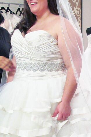 Novias curvy. T(T1). Novias curvy (T1): Sopesando todas las opciones