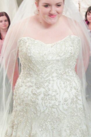 Novias curvy. T(T1). Novias curvy (T1): Una diva y una cantante de ópera llegan a una tienda de vestidos de novia
