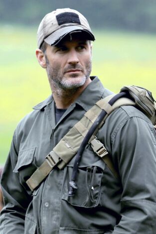 Manhunt With Joel Lambert. Manhunt With Joel Lambert: Polonia