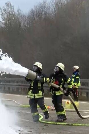 A8, emergencia en la autopista. T(T4). A8, emergencia en... (T4): Ep.9