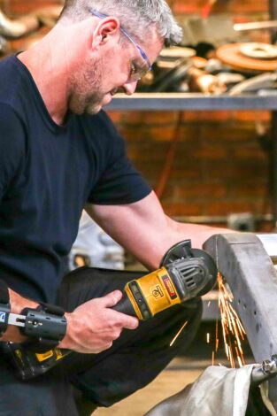 Ant Anstead Master Mechanic. T(T1). Ant Anstead... (T1): ¿Acaso mi chasis queda grande?