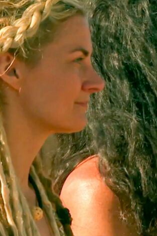 Aventura en pelotas: sólo puede quedar uno, Season 2. T(T2). Aventura en... (T2): Puñales por la espalda en el día uno