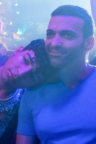Little America. T(T1). Little America (T1): Ep.8 El hijo