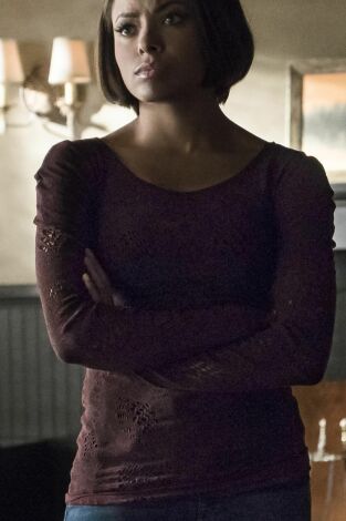 Crónicas vampíricas. T(T6). Crónicas vampíricas (T6): Ep.17 Un pájaro en una jaula dorada