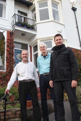 Casa vieja, hogar nuevo de George Clark. Casa vieja, hogar...: El Wirral y Lingfield, Surrey