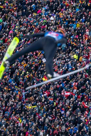The Monuments. The Monuments: Salto de esquí cuatro trampolines
