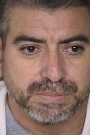 Viviendo con un asesino. Viviendo con un asesino: Ellos robaron mi juventud