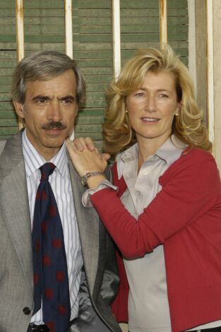 Cuéntame cómo pasó. T(T9). Cuéntame cómo pasó (T9): Ep.15 Españoles, Franco ha muerto