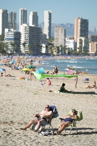 Dictadura, divisas y bikinis