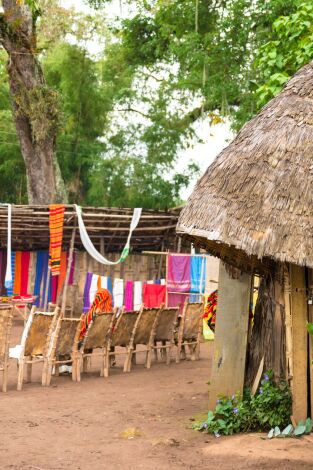 Sin equipaje. Sin equipaje: Uganda: pueblo Banyankole; cerveza de plátano