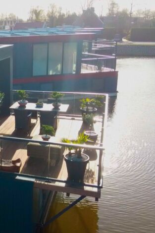 Mi casa flotante. T(T4). Mi casa flotante (T4): Barco de canal tradicional