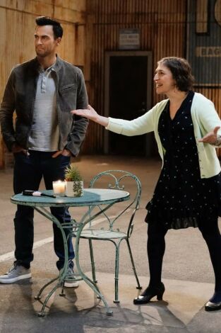 Call Me Kat. T(T1). Call Me Kat (T1): Ep.1 El acompañante