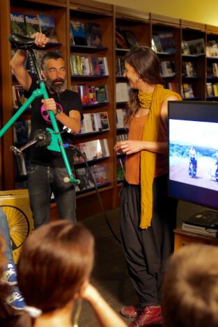 Póster de África en Cinecicleta