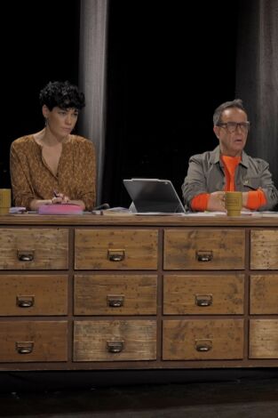 La Puntual. T(T1). La Puntual (T1): Ens posem de vint-i-un botons