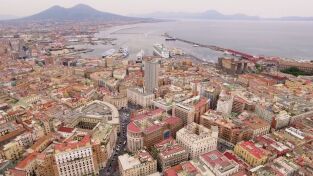 A las puertas del infierno. A las puertas del...: Buscando Camorra - Nápoles, Italia