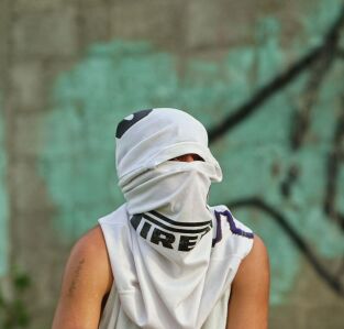 A las puertas del infierno. A las puertas del...: Renta de mara, tarifa de muerte - Honduras
