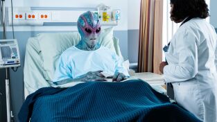Resident Alien. T(T2). Resident Alien (T2): Ep.12 El alien dentro