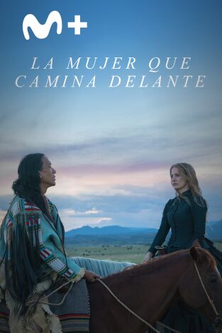 La mujer que camina delante