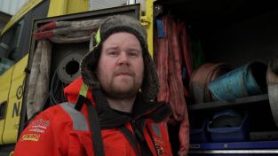 Rescate extremo. Rescate extremo: Retención policial