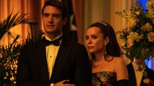 Monarch. T(T1). Monarch (T1): Ep.8 La corona