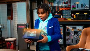 Tyler Perry's Young Dylan. T(T3). Tyler Perry's... (T3): Ep.4 La maldición de los regalos