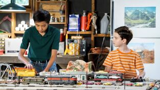 El joven Sheldon. T(T1). El joven Sheldon (T1): Ep.10 Una pluma de águila, una judía verde y unos hippies