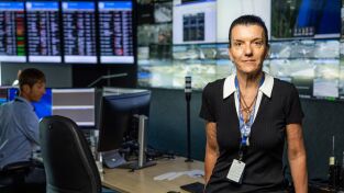 Dentro del Aeropuerto de Sidney. T(T1). Dentro del... (T1): Cuando llueve a cántaros