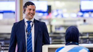 Dentro del Aeropuerto de Sidney. T(T1). Dentro del... (T1): Un viernes de locos