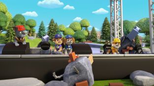 Equipo Rubble. T(T1). Equipo Rubble (T1): El equipo arregla el escenario del show de talentos; El equipo construye instrumentos