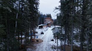 Los primeros habitantes de Alaska. Los primeros...: Se lo llevó el lobo