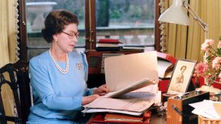 Mujeres que cambiaron el mundo. Mujeres que cambiaron...: Cómo ser Isabel II