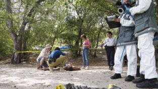 Crimen en el trópico. T(T3). Crimen en el trópico (T3): Ep.2 Los tres islotes
