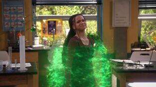 Vuelven los Magos de Waverly Place. T(T1). Vuelven los Magos... (T1): Ep.3 ¡Salvados por el hechizo!