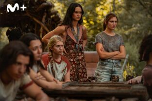 Yellowjackets. T(T3). Yellowjackets (T3): Ep.4 12 chicas cabreadas y 1 Travis borracho