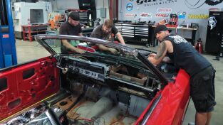 Fast N´Loud. Fast N´Loud: Big Red Caddy Parte 1