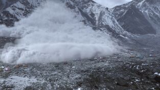 Catástrofes Naturales. Catástrofes Naturales: Avalancha en el Everest