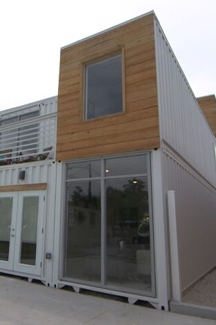 Mi casa es un contenedor. T(T1). Mi casa es un... (T1): Contenedor industrial asiático